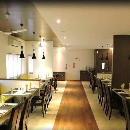 Gayathri Hotels Tiruppur Eksteriør billede