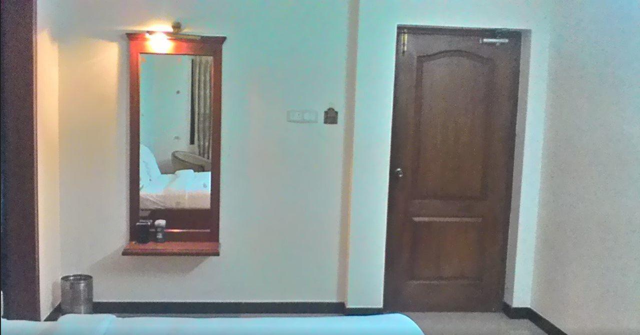 Gayathri Hotels Tiruppur Eksteriør billede